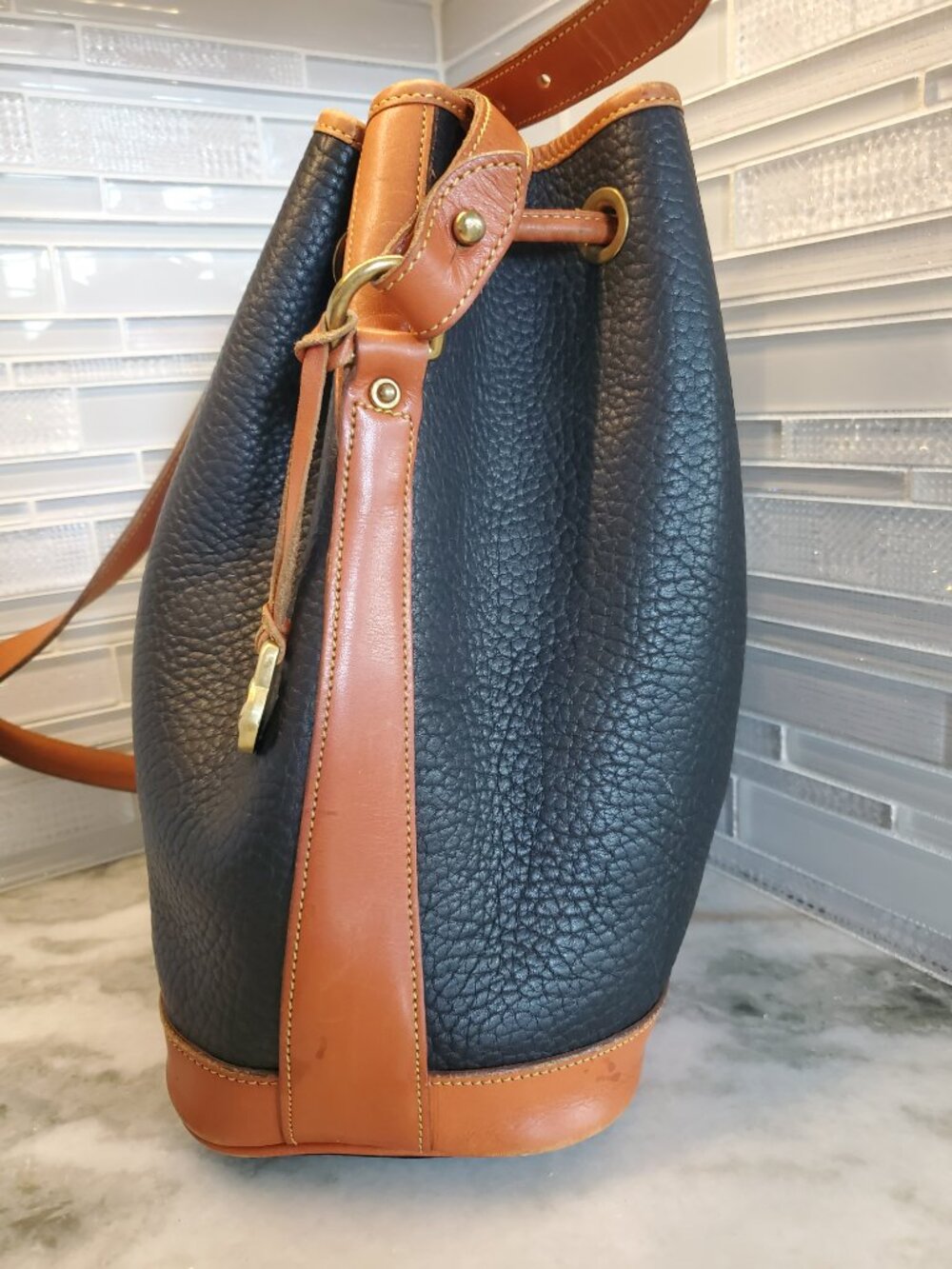 Vintage Dooney & Bourke 90s Drawstring Bucket Bag Black & BritisTan - Picture 3 of 10